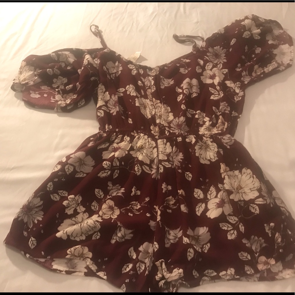 Cute romper. maroon / burgundy color